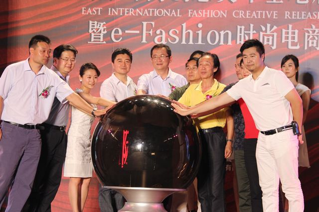 校优秀服装设计作品扮靓东区国际时尚创意发