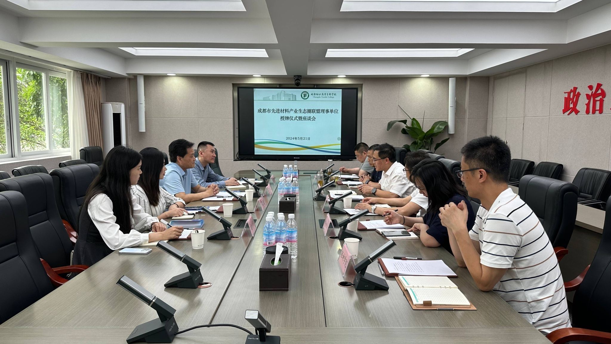 学校党委常委,副校长李明富对刘全秘书长一行的到来表示欢迎,介绍了