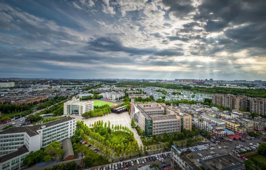 四川日报专刊报道！位于成都市的这所公办“双高”院校硬核有实力