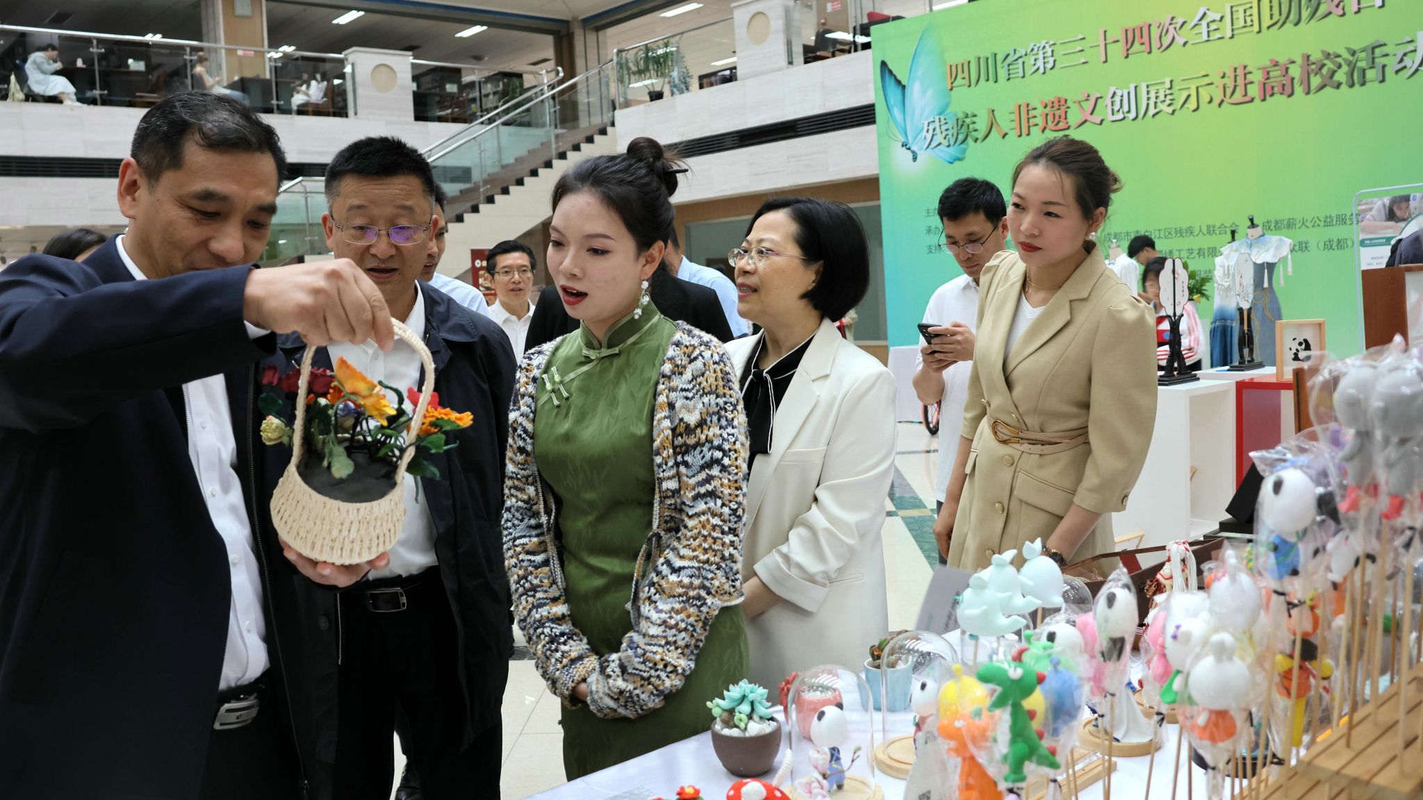 成纺"非遗传承 助残就业"模式值得推广——四川省第