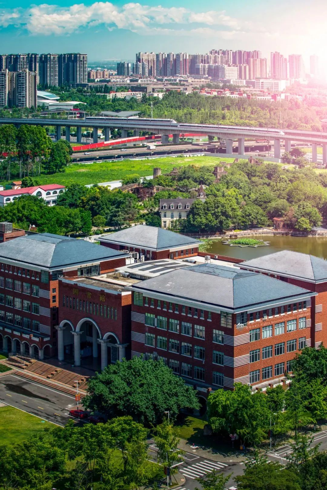 四川日报专刊报道！位于成都市的这所公办“双高”院校硬核有实力